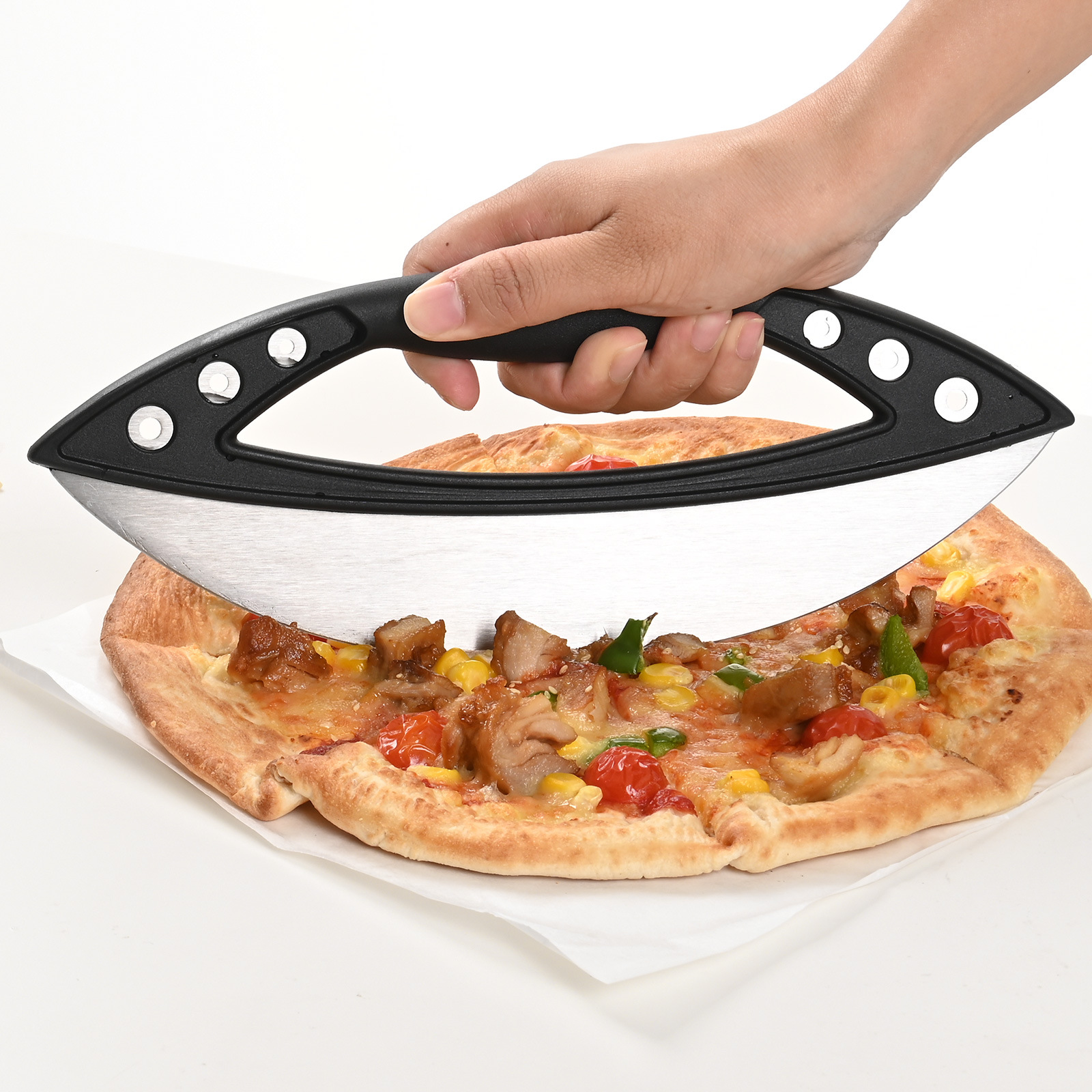 Annular Pizza Cutter for Effortless and Precise Slicing